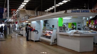 Para los comerciantes del Mercado Benito Juárez, de San Pedro que ofrecen alimentos, durante la celebración de las fiestas patrias, no registraron la ventas esperadas. (ARCVHIO) 
