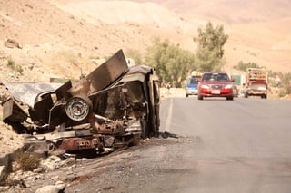 Al menos cuatro personas murieron, entre ellas dos talibanes, y varias más resultaron heridas en un atentado con bomba cometido hoy contra un vehículo del grupo radical en la ciudad de Jalalabad (este de Afganistán), el segundo en 24 horas en la región tras semanas de relativa calma desde la retirada estadounidense, informaron a Efe fuentes talibanes. (ARCHIVO) 