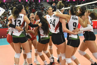 México alcanzó su primera final en la historia de la Copa Panamericana Femenina de Voleibol NORCECA, derrotando al actual tricampeón consecutivo Estados Unidos por 1-3, en el Pabellón Ricardo –Gioriver- Arias, de Santo Domingo, República Dominicana. (CORTESÍA) 
