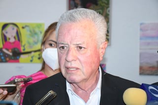 El alcalde de Torreón, Jorge Zermeño, confió en que el avance en el proceso de vacunación y el mantener protocolos de prevención del contagio sean factores para vencer a la tercera ola del COVID-19 a nivel regional y nacional. (ARCHIVO) 

