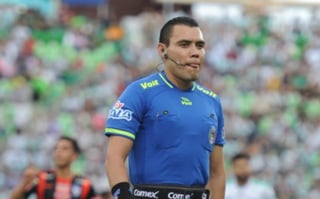 El silbante duranguense Marco Antonio Ortiz Nava, dirigirá el duelo del próximo domingo en el Estadio Corona entre Santos Laguna y Rayados del Monterrey. (ESPECIAL)