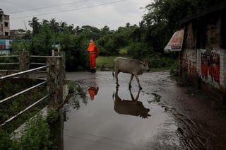 Las autoridades en dos estados del este de la India declararon un estado de alerta el domingo y ordenaron evacuaciones ante la proximidad de un ciclón. (ARCHIVO) 