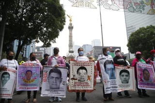 La tarde de este domingo se lleva a cabo la marcha para exigir justicia por el séptimo aniversario de la desaparición forzada de 43 estudiantes normalistas de la Escuela Rural 'Raúl Isidro Burgos' de Ayotzinapa. (ARCHIVO) 
