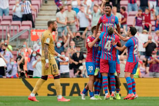 Fati (arriba) marcó el 3-0 en el triunfo del Barcelona. (ARCHIVO)