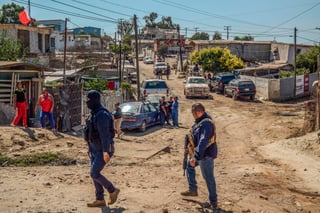 En plena crisis y sin un panorama alentador próximo, los migrantes que llevan ya varios meses varados en la ciudad de Tijuana hoy se enfrentan a otra preocupación: la creciente violencia que azota esta frontera mexicana. (ARCHIVO) 

 