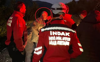 El hombre se sumó al equipo de rescatistas que buscaban a una persona 'desaparecida' en un bosque de Turquía, sin saber que se trataba de él mismo (CAPTURA) 