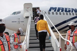 Este miércoles inició el retorno asistido voluntario de migrantes haitianos establecidos en México. (TWITTER)