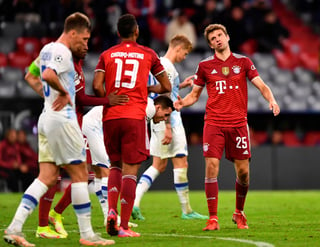  El Bayern Múnich goleó este miércoles por 5-0 al Dinamo Kiev con dos tantos de Robert Lewnadowski en la primera parte y tres en la segunda marcados por Serge Gnabry, Leroy Sané y Eric-Maxim Choupo Moting. (EFE)
