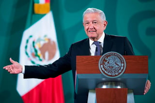 López Obrador señaló que lo mejor sería poner una tómbola y dejar un lugar libre 'por si viene una persona del extranjero' o hay 'una cuestión grave'. (EFE)