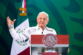 López Obrador reconoció este martes que uno de los pendientes que tiene su administración es la de descentralizar el gobierno federal, pero aseguró que cumplirá con esta medida. (EFE)
