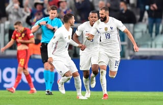 La selección de Francia hizo valer su condición de campeona del mundo este jueves y, con goles de Karim Benzema, Kylian Mbappé y Theo Hernández, remontó un 0-2 adverso ante Bélgica y se impuso por 3-2 para alcanzar la final de este domingo en Milán, donde le espera España.
