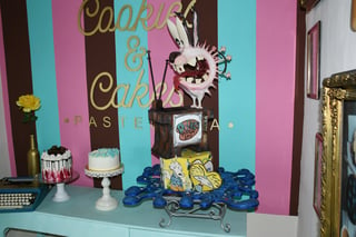 Carolina Favela se dedica a la decoración de pasteles, considera que su sello es la personalización en cada una de sus creaciones. (ARCHIVO) 