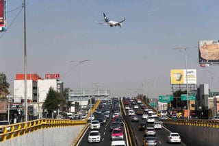La Suprema Corte de Justicia de la Nación rechazó intervenir en la disputa legal sobre el rediseño del espacio aéreo del Valle de México, realizado para permitir el funcionamiento simultáneo de tres aeropuertos.  (ESPECIAL)