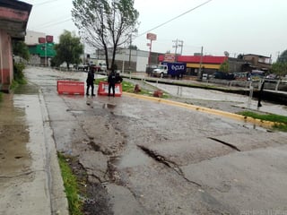 Diversos deslaves en distintas zonas de la autopista Durango-Mazatlán que han ocasionado el cierre de la circulación. (TWITTER)