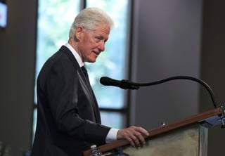 El expresidente estadounidense Bill Clinton (1993-2001) recibió este domingo el alta hospitalaria después de casi cinco días ingresado en una unidad de cuidados intensivos en California, debido a una infección del tracto urinario que se extendió a su torrente sanguíneo. (ARCHIVO) 

 