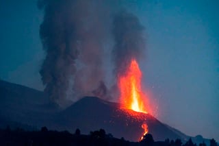 Aproximadamente 20 volcanes presentan erupción activa diariamente en el mundo. (ARCHIVO) 