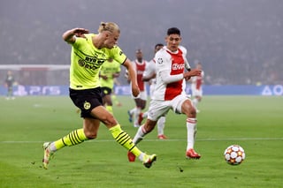 El Ajax desactivó al Borussia Dortmund de Erling Haaland desplegando un espectacular juego de ataque, que le sirvió para marcar cuatro goles, y anulando al conjunto alemán en el centro del campo, evitando que le llegaran pelotas al delantero noruego.
