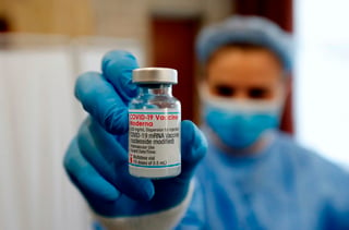 La farmacéutica Moderna anunció hoy que su vacuna contra la COVID-19 ha arrojado resultados prometedores para los niños del rango de los 6 a los 12 años, al demostrar una 'respuesta robusta de neutralización de anticuerpos'. (ARCHIVO) 
