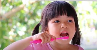 Profeco detectó que algunas pastas de dientes para niños contienen edulcorantes, bicarbonato y leyendas que no reflejan la realidad del producto