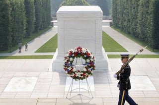La Tumba al Soldado Desconocido en el cementerio militar de Arlington (EUA) abrirá la próxima semana al público por primera vez en 73 años, coincidiendo con el centenario del monumento. (ESPECIAL) 
