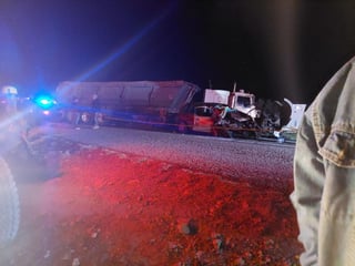 El accidente ocurrió cerca de las 10:00 de la noche del viernes en el kilómetro 18 de la carretera estatal número 91. (EL SIGLO DE TORREÓN) 