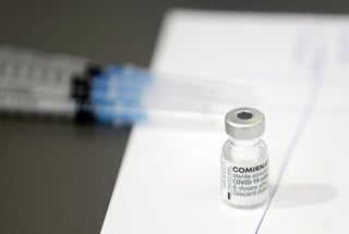 Pfizer le ha pedido a los reguladores médicos estadounidenses que autoricen la aplicación de vacunas de refuerzo contra el COVID-19  (ARCHIVO) 