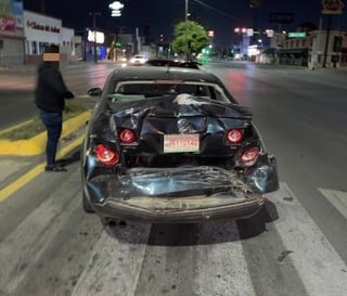 El accidente ocurrió a las 6:00 de la mañana sobre el bulevar Independencia, a la altura del par vial de la calle Francisco l. Madero. (EL SIGLO DE TORREÓN)