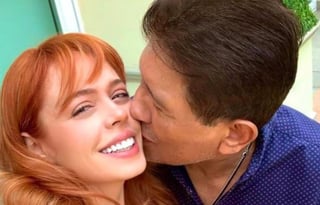 Sin importarle las críticas que ha despertado la diferencia de edad, el productor de telenovelas Juan Osorio ha anunciado que se casará el año que viene con Eva Daniela, casi 40 años más joven que él.  (ESPECIAL) 