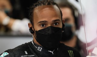 Lewis Hamilton ha sido descalificado de la sesión de calificación del viernes debido a una infracción técnica relacionada con el sistema DRS.
