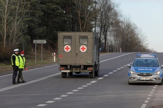 La Policía polaca informó de la aparición de un joven sirio muerto en una zona boscosa en las inmediaciones de la frontera con Bielorrusia y en circunstancias aún por determinar. (ARCHIVO) 
