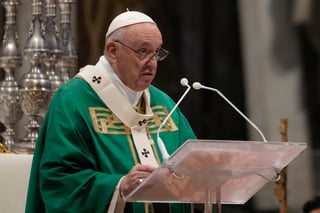 El papa Francisco rindió tributo a los curas, monjas y laicos católicos que ayudaron a las víctimas del sida cuando estalló esa epidemia en Estados Unidos “arriesgando su profesión y reputación”.
