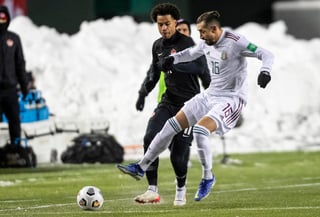 La selección mexicana de futbol reaccionó demasiado tarde, para terminar cayendo anoche ante Canadá por marcador de 2 goles a 1. (AP)