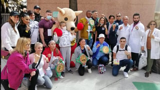 WBC y su programa social mundial, WBC Cares, visitó el hospital pediátrico La Raza de la capital mexicana, con muchos campeones, brindando amor y aliento a 120 niños enfermos.