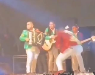 Este fin de semana durante un concierto de la Banda Jerarquía en Chimalhuacán, Estado de México, los integrantes sufrieron un atentado con arma de fuego por parte de un hombre en estado de ebriedad desde las gradas.