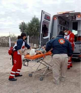 El migrante africano fue atendido por paramédicos de la Cruz Roja de Castaños y se encontraba en estado de shock.