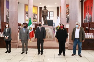 Con la entrega de la glosa del informe los legisladores podrán leer y analizar de manera previa a la presentación pública el trabajo realizado por el gobernador de Coahuila, Miguel Ángel Riquelme en este 2021.

