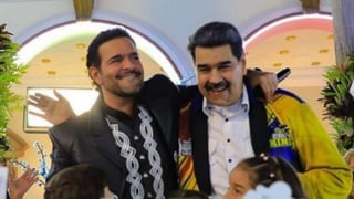 Pablo Montero se volvió tendencia por llevarle una serenata al presidente de Venezuela, Nicolás Maduro, cantándole 'Alma Llanera', 'Las Mañanitas' y 'El Rey' en el Palacio de Miraflores, y hasta regalándole su sombrero de charro. (ESPECIAL)      