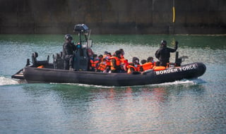 El número de muertos por el naufragio de una embarcación de inmigrantes que cruzaban el Canal de la Mancha con destino al Reino Unido se ha elevado a 31, indicó este miércoles el ministro francés de Interior, Gérald Darmanin. (ARCHIVO) 