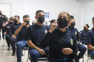Elementos de la Academia de Policía recibieron un taller de Lengua de Señas Mexicana como parte de su capacitación. (CORTESÍA)