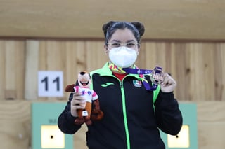 Andrea Victoria Ibarra Miranda se colgó la medalla de bronce en la prueba pistola de aire 10 metros femenil.