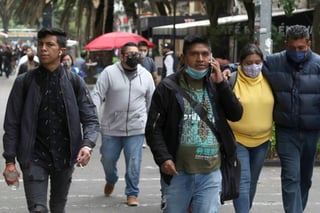 El subsecretario Hugo López-Gatell pidió dar 'por hecho' que la nueva variante ómicron del coronavirus llegará a México, pero sostuvo que la efectividad de las vacunas 'sigue siendo vigente'. (ARCHIVO)