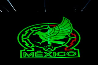 Con un espectáculo multicolor, lleno de luces, rayos láser y baile, la Federación Mexicana de Futbol presentó el que será su nuevo logotipo y el nuevo escudo del equipo nacional en sus distintas selecciones nacionales.