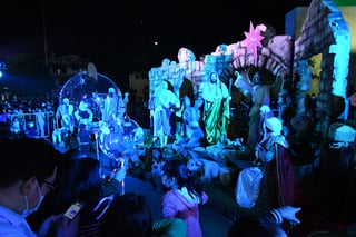 Además del encendido del nacimiento, ayer se realizó un desfile navideño que recorrió las tres ciudades principales de La Laguna.