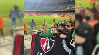 Seguidor del Atlas asistió al partido entre el Barcelona y el Betis en el Camp Nou.