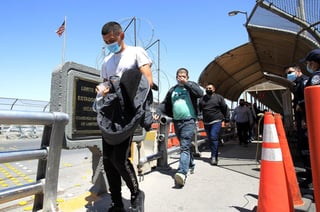 La Casa Blanca insistió la semana pasada en que ha trabajado 'de cerca' con la Administración del presidente mexicano, Andrés Manuel López Obrador, para ofrecer refugios y transporte seguro a los solicitantes de asilo en el proceso. (ARCHIVO)