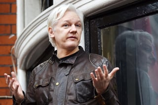 La Justicia británica dio este viernes luz verde a que Julian Assange sea extraditado a Estados Unidos, que quiere juzgarle por 18 delitos de espionaje e intrusión informática por las revelaciones de su portal WikiLeaks, que expuso abusos de ese país en las guerras de Irak y Afganistán. (ARCHIVO) 

 
