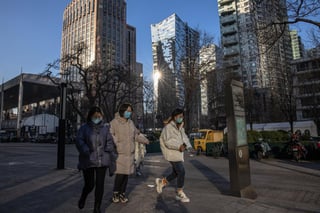China ordenó el miércoles el confinamiento de hasta 13 millones de personas en vecindarios y sitios de trabajo de la ciudad norteña de Xi'an, luego de registrar un aumento de casos de coronavirus, provocando compras de pánico semanas antes de que el país celebre los Juegos Olímpicos de Invierno. (ARCHIVO) 