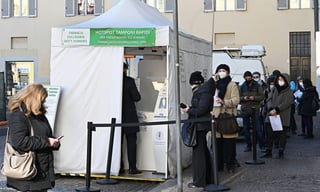 Italia registró 50,559 nuevos contagios de coronavirus en las últimas veinticuatro horas, el mayor dato de lo que va de pandemia en el país, así como 141 muertos, confirmó hoy el Ministerio de Sanidad en su boletín diario. (ARCHIVO) 