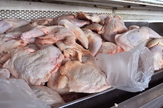 En el periodo referido, la aportación de pollo del estado de Durango, representó el 7.4 por ciento del total de la producción nacional. (EL SIGLO DE TORREÓN)
