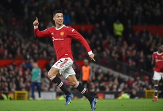 Cristiano Ronaldo consiguió su cuarto gol en sus cinco partidos más recientes dentro de la Liga Premier inglesa, y el Manchester United doblegó el jueves 3-1 al Burnley, para obtener su victoria más grande en la gestión incipiente del técnico Ralf Rangnick. (AP) 